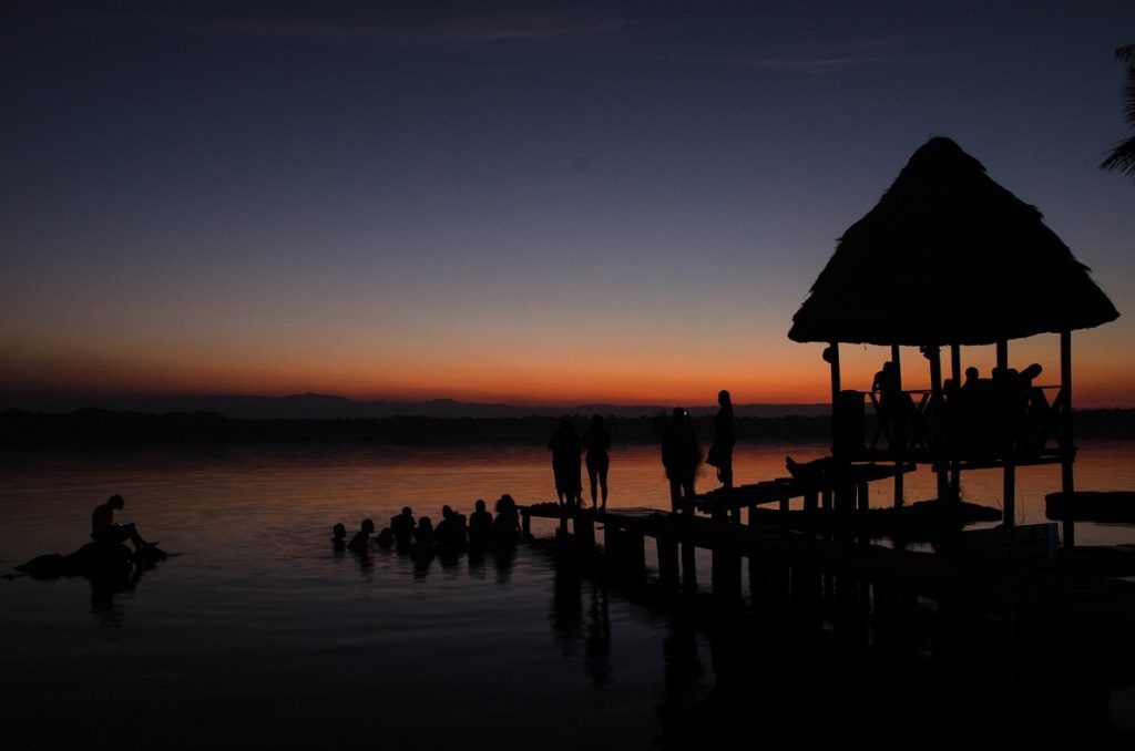 Atardecer Laguna lachua